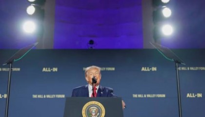 万斯承认:中国赶上来,是美国领导人蠢