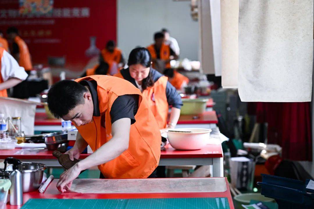 技能之光 照亮前程