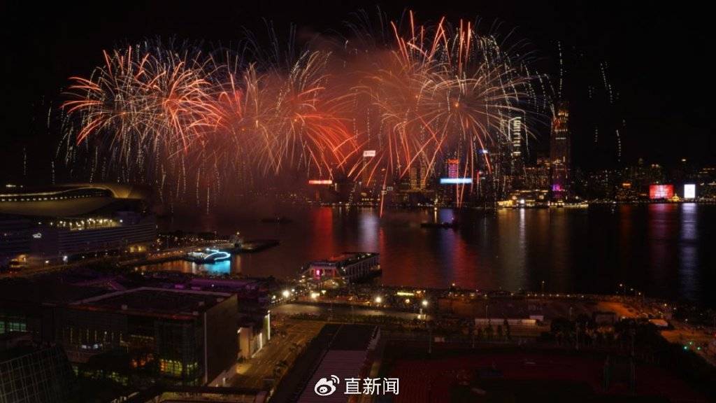 哪吒、熊猫、全运会......香港这场国庆烟花汇演，用心了！